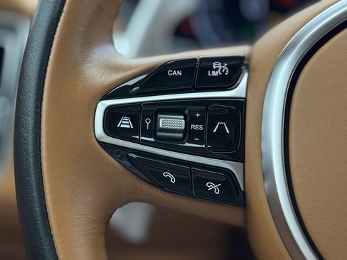 Used 2021 Aston Martin DBX image 44