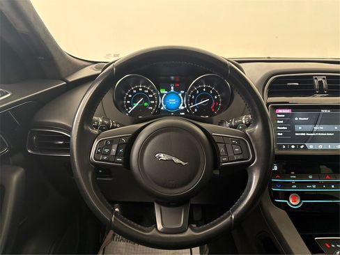 Used 2020 Jaguar F-PACE Premium image 27