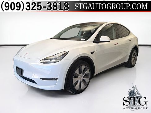 Used 2022 Tesla Model Y Long Range AWD/4WD image 1