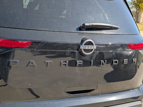 New 2025 Nissan Pathfinder SV image 7