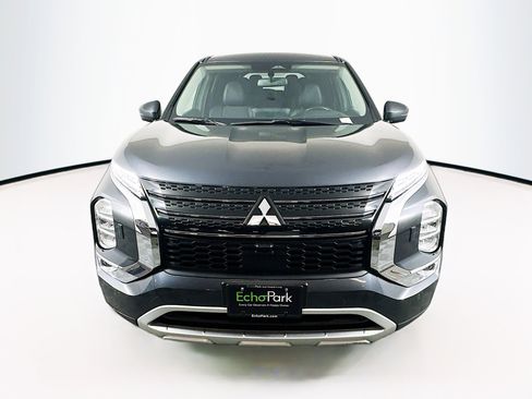 Used 2024 Mitsubishi Outlander SE image 2