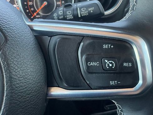 Used 2018 Jeep Wrangler Unlimited Sahara AWD/4WD image 18