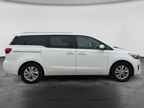 Used 2018 Kia Sedona LX w/ LX Essentials Premium Package FWD image 11