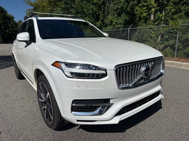 Used 2022 Volvo XC90 T8 Inscription Expression w/ Advanced Package AWD/4WD image 3