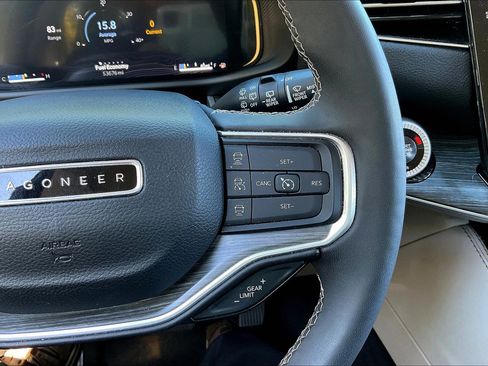 Used 2024 Jeep Wagoneer Series II w/ Flexible Seating Group image 17