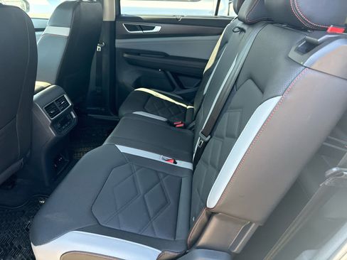 Used 2025 Volkswagen Atlas Peak Edition SE image 6