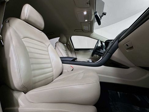 Used 2017 Ford Fusion SE w/ Fusion SE Technology Package image 25