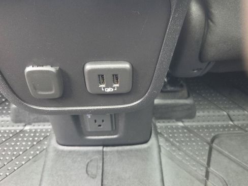 Used 2018 Chevrolet Equinox LT w/ Sun & Infotainment Package FWD image 24