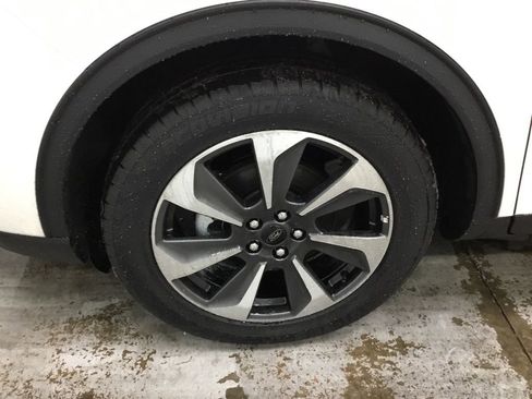 Used 2024 Ford Escape Platinum image 4