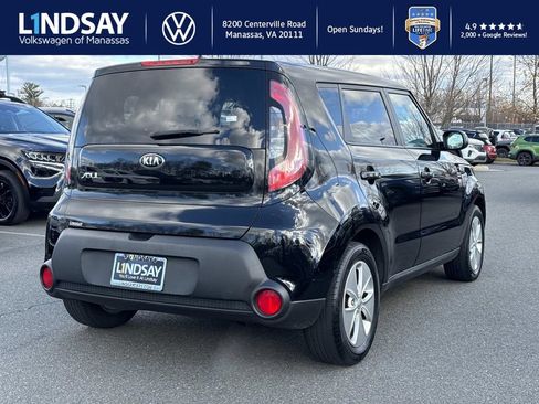 Used 2016 Kia Soul Base image 2