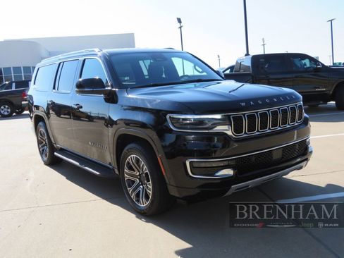Used 2023 Jeep Wagoneer L Series II image 8