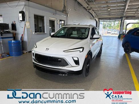 Used 2024 Buick Encore GX Sport Touring w/ Comfort Package FWD image 1