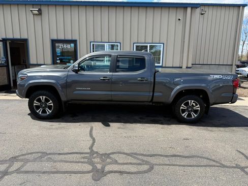 Used 2017 Toyota Tacoma TRD Sport w/ Tow Package AWD/4WD image 3