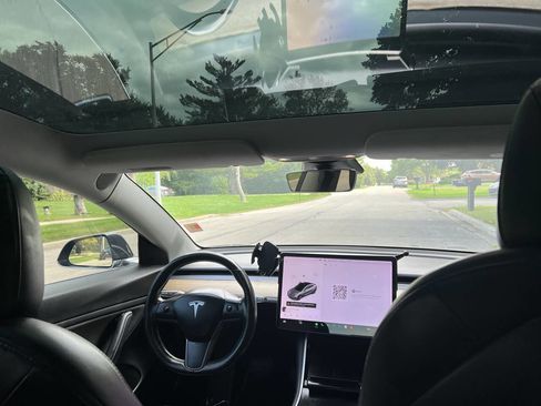 Used 2018 Tesla Model 3 Long Range image 19