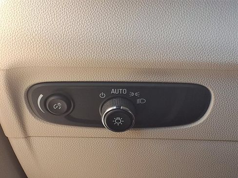 Used 2022 Buick Envision Essence w/ Safety Package FWD image 17