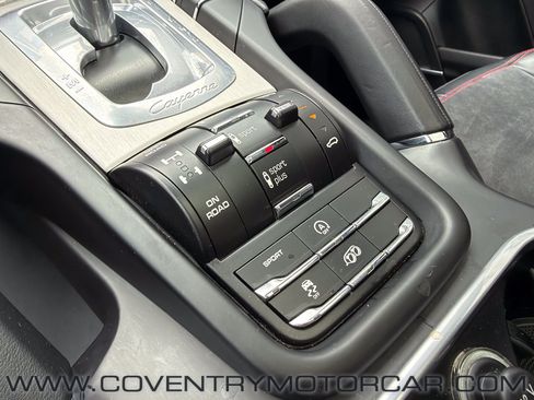 Used 2016 Porsche Cayenne GTS AWD/4WD image 29