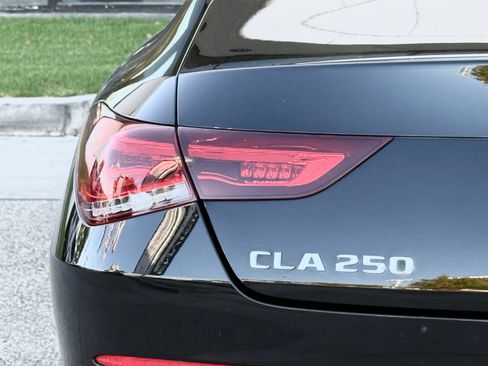 Used 2023 Mercedes-Benz CLA 250 image 11