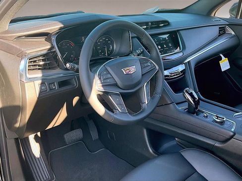 New 2026 Cadillac XT5 Luxury image 6