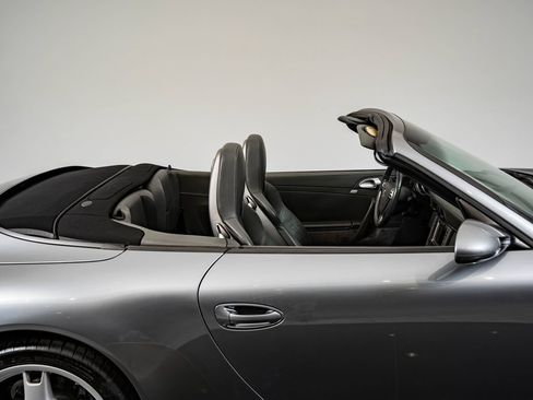 Used 2006 Porsche 911 Carrera RWD image 25