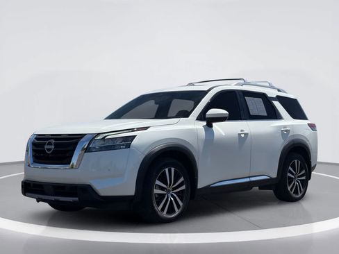 Used 2023 Nissan Pathfinder Platinum AWD/4WD image 2