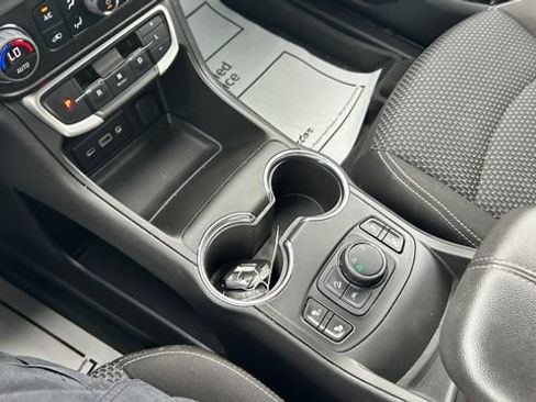Certified 2023 GMC Terrain SLE w/ Driver Convenience Package AWD/4WD image 25