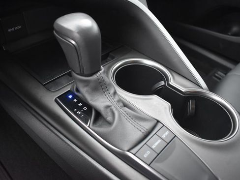 Used 2024 Toyota Camry SE image 26