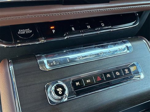 New 2025 Lincoln Aviator Reserve w/ Luxury Package image 17