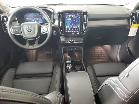 Used 2026 Volvo XC40 B4 Plus w/ Climate Package image 17