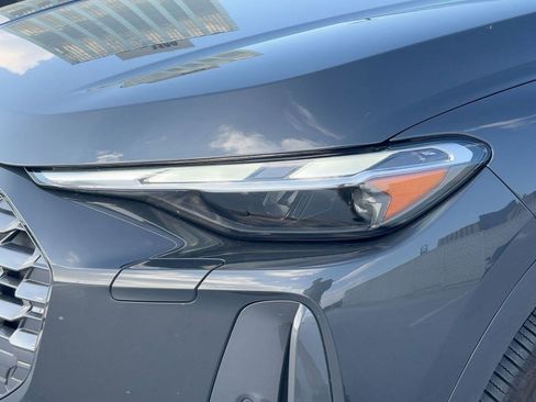 Certified 2025 Audi Q5 Premium w/ Convenience Package image 11