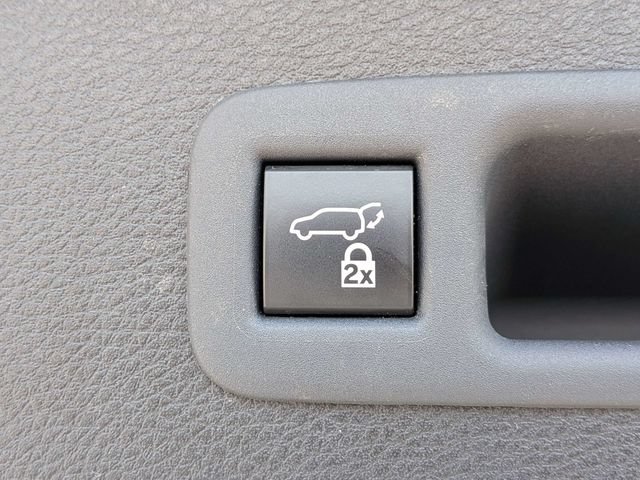 Used 2024 Toyota Sienna XLE FWD image 15