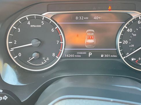 Used 2025 Nissan Rogue SV image 41