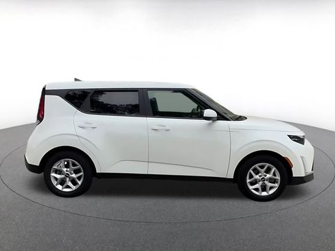 Used 2025 Kia Soul LX w/ LX Technology Package FWD image 16