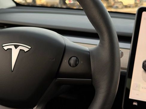 Used 2023 Tesla Model Y Long Range image 19