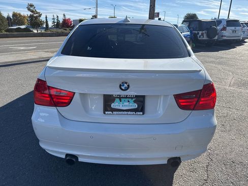 Used 2011 BMW 335i Sedan w/ Premium Pkg image 4