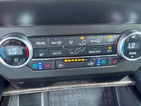 Used 2021 Ford Expedition Max Limited image 35