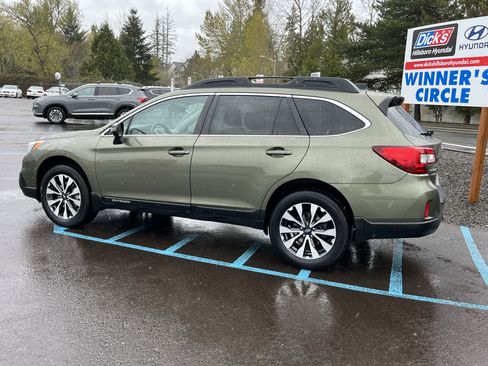 Used 2017 Subaru Outback 2.5i Limited image 3