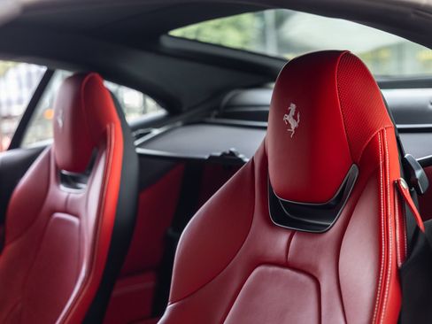 Used 2020 Ferrari Portofino RWD image 37