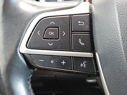 Used 2022 Toyota Highlander XLE FWD image 23