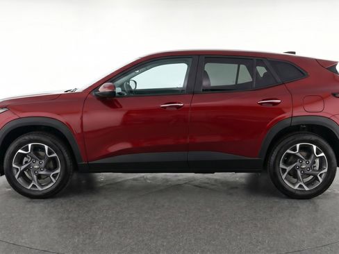 Used 2025 Chevrolet Trax LT FWD image 5