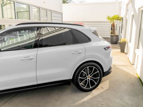Used 2024 Porsche Cayenne image 5
