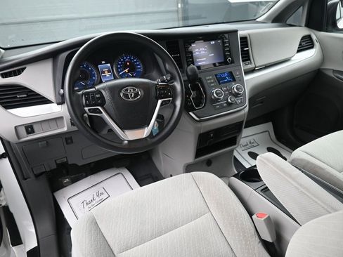 Used 2019 Toyota Sienna LE image 20