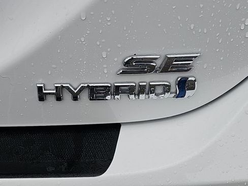 Used 2024 Toyota Camry SE w/ Cold Weather Package FWD image 32