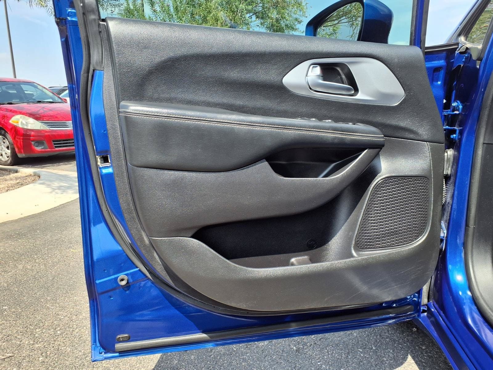 Used 2021 Chrysler Pacifica Touring w/ S Appearance Package FWD image 23