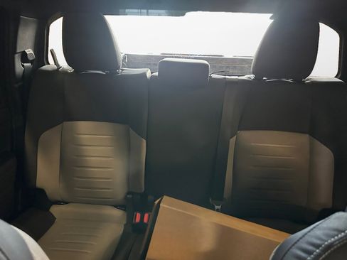 Used 2025 Toyota Tacoma TRD Sport image 12