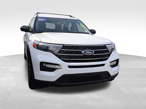 Used 2023 Ford Explorer XLT w/ Equipment Group 202A AWD/4WD image 9