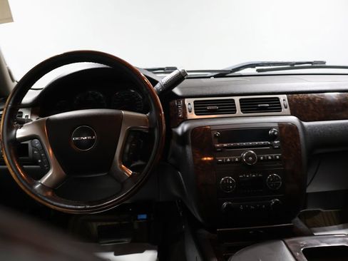 Used 2009 GMC Sierra 1500 Denali image 3