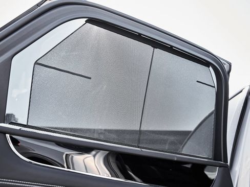 Used 2025 Bentley Bentayga AWD/4WD image 49