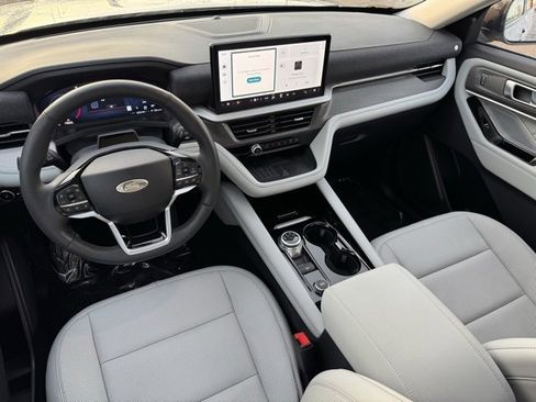 Used 2025 Ford Explorer Platinum w/ LUX Leather Package image 5