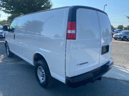 Used 2022 Chevrolet Express 2500 w/ Driver Convenience Package RWD image 7