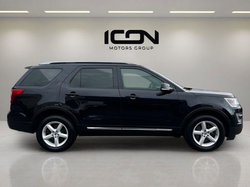 Used 2017 Ford Explorer XLT AWD/4WD image 6
